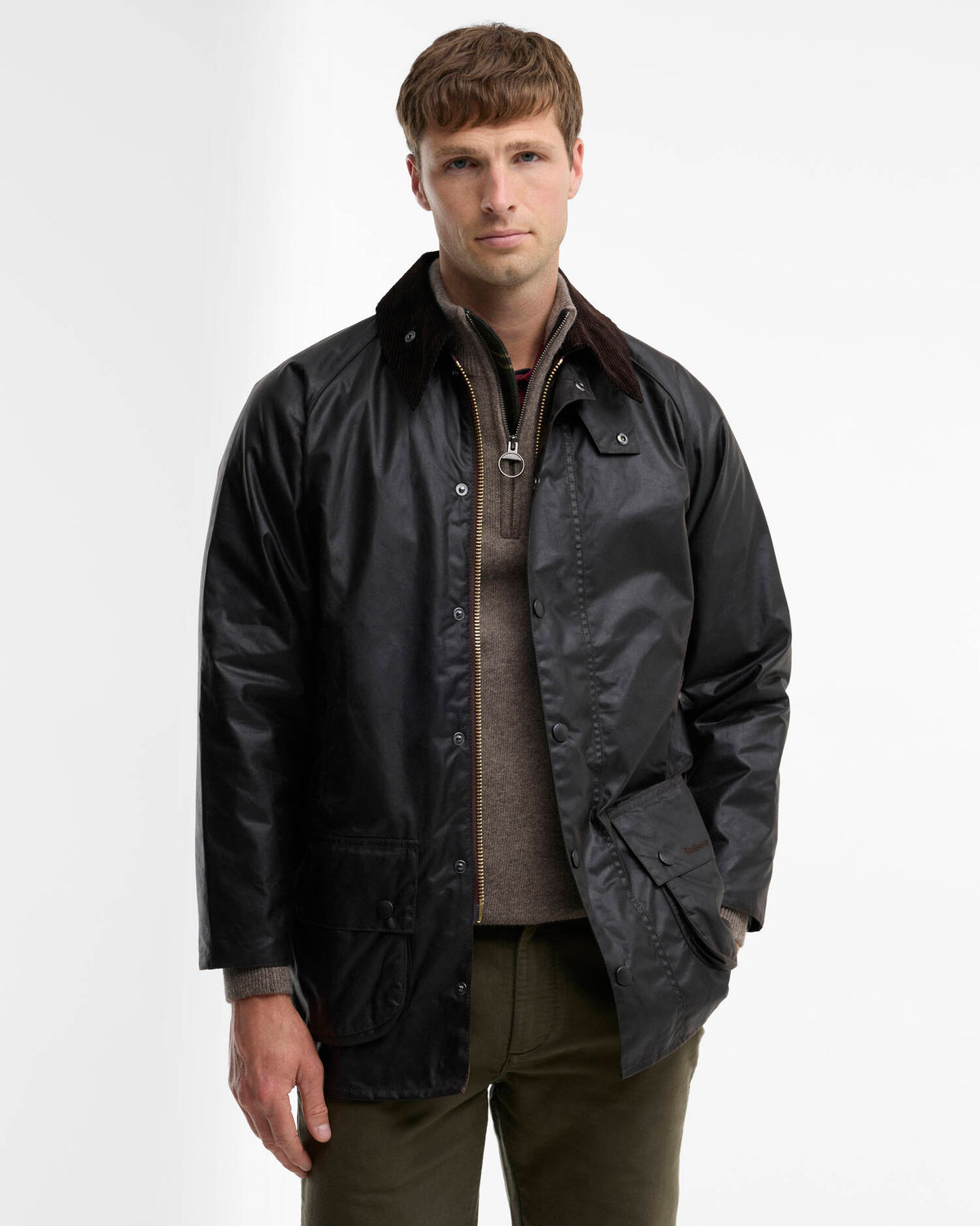 Das Modell Beaufort für Herren ist eine etwas länger geschnittene Wachsjacke mit großzügiger Passform.