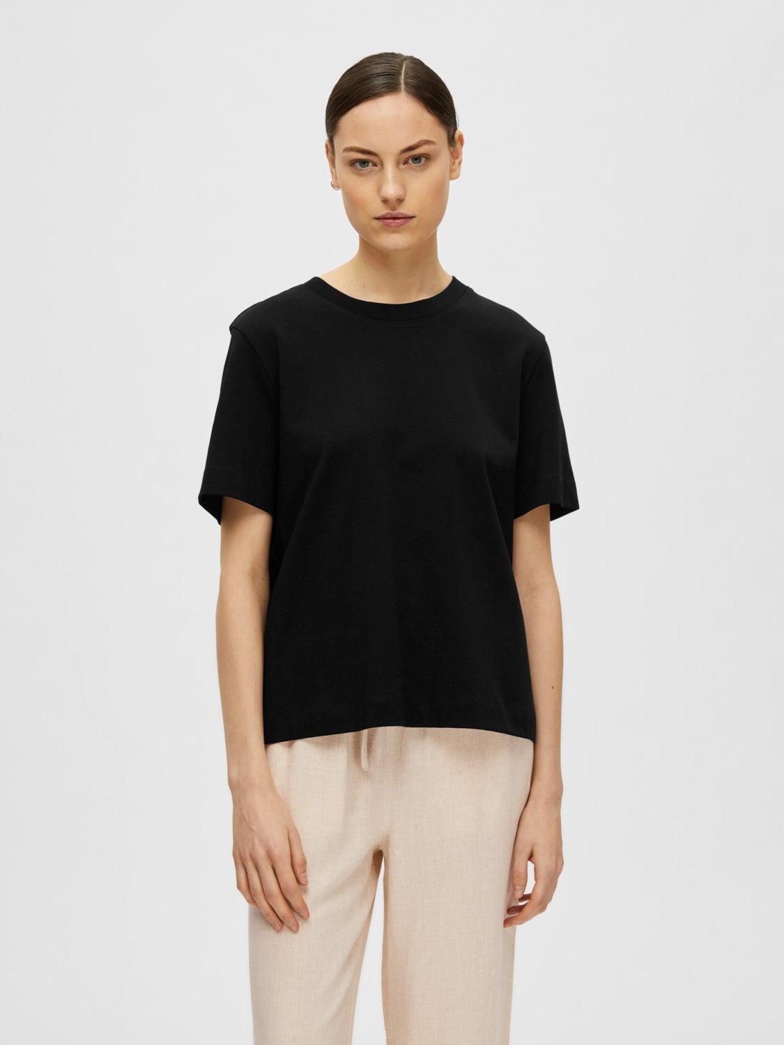 SELECTED FEMME ESSENTIAL SS BOXY TEE -BLACK - WATERKANT Store -Hamburg Ottensen Altona